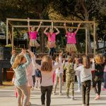 Un moment màgic amb música, balls i coreografies divertides per acabar el dia amb molta energia i alegria.