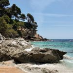 A només 15 minuts a peu del Càmping Santa Elena, és una joia amagada de la Costa Brava, amb aigües cristal·lines i un entorn natural únic per relaxar-se.natural único para relajarse.